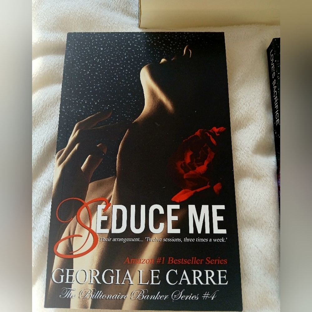 Source Unknown Romance Novel Set - Black, Red, White Covers - Picture 3 of 4